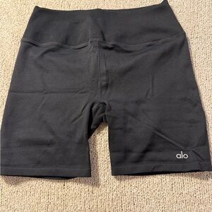 ALO Yoga Women's Black Bike Shorts